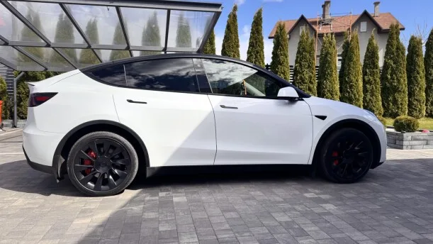 Tesla Model Y 2022 — миниатюра 4