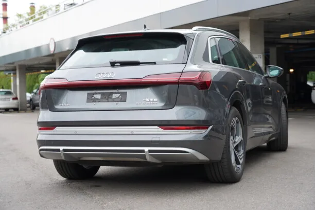 Audi e-tron 2023 — миниатюра 2
