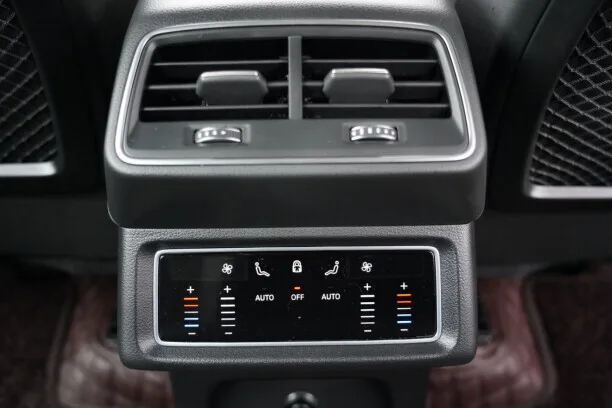 Audi e-tron 2023 — миниатюра 5