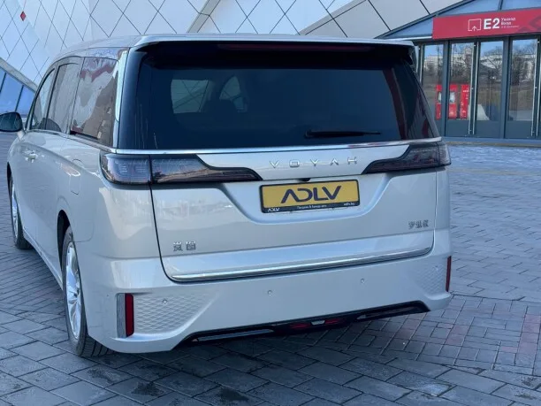 Voyah Dream 2024 — миниатюра 2