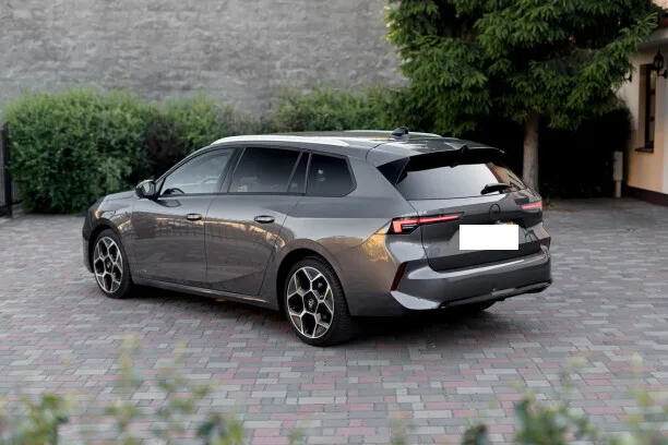 Opel Astra 2023 — миниатюра 2