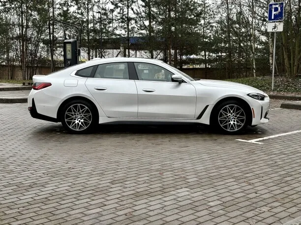 BMW i4 2023 — миниатюра 2
