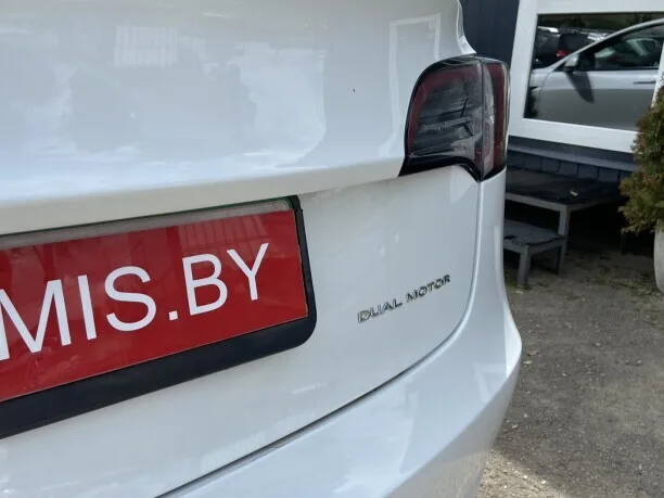 Tesla Model 3 2022 — миниатюра 3