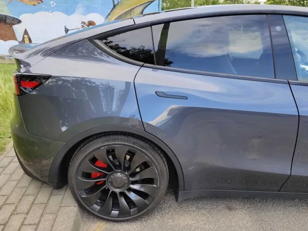 Tesla Model Y 2022 — миниатюра 3