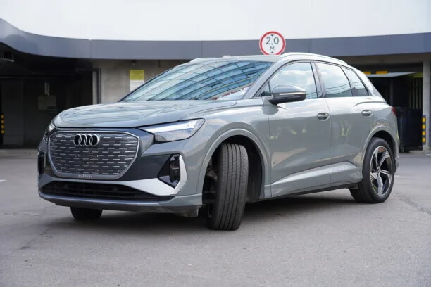 Audi Q4 e-tron 2024 — фото 1, купить с доставкой в Москву