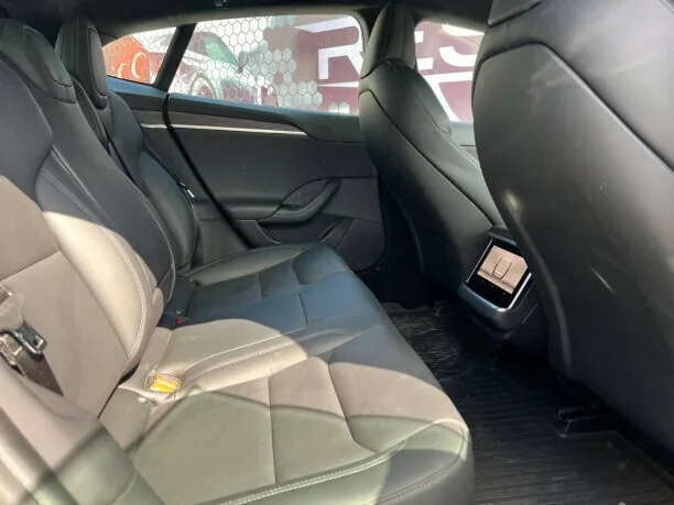 Tesla Model S 2022 — миниатюра 3