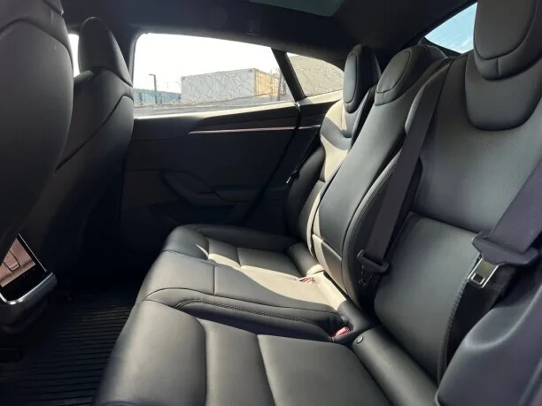 Tesla Model S 2022 — миниатюра 5