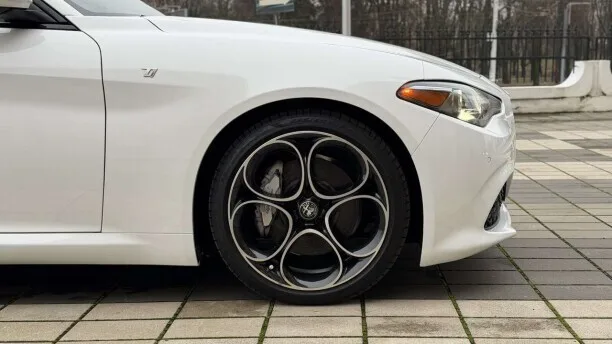 Alfa Romeo Giulia 2022 — миниатюра 2