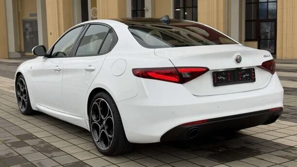 Alfa Romeo Giulia 2022 — миниатюра 3