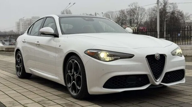 Alfa Romeo Giulia 2022 — миниатюра 4