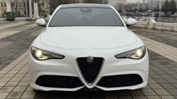 Alfa Romeo Giulia 2022 — фото 1, купить с доставкой в Москву