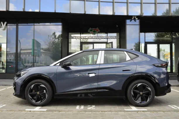 Volkswagen ID. Unyx 2025 — миниатюра 2