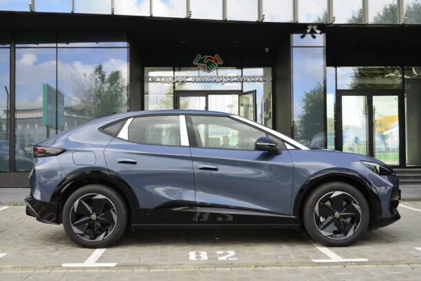 Volkswagen ID. Unyx 2025 — миниатюра 4