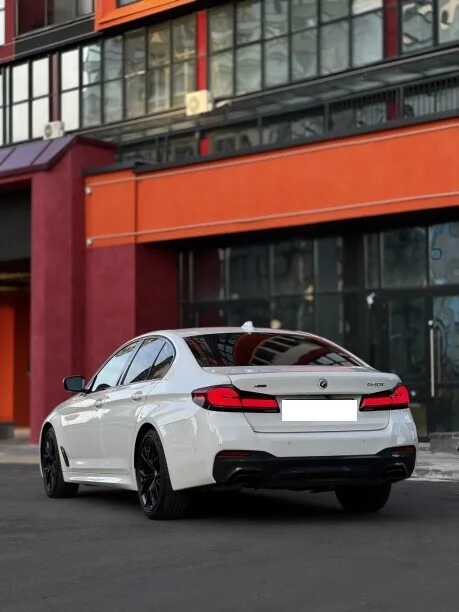 BMW 5 Series 2022 — миниатюра 2