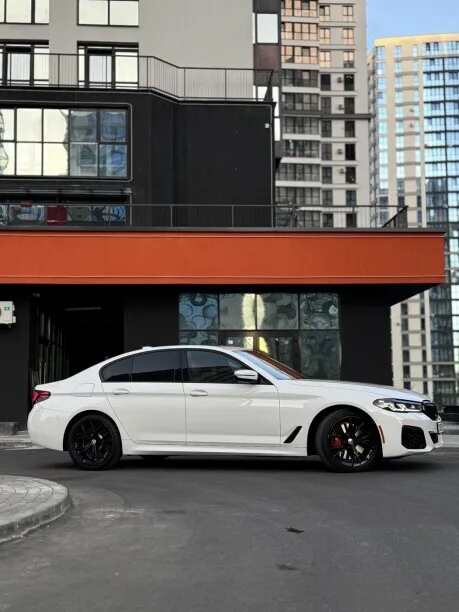 BMW 5 Series 2022 — миниатюра 3