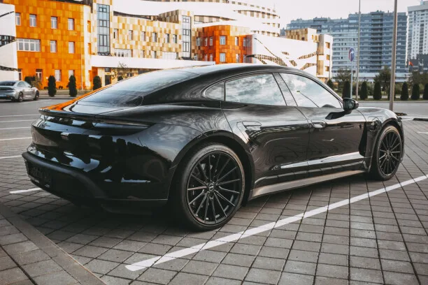 Porsche Taycan 2023 — миниатюра 2