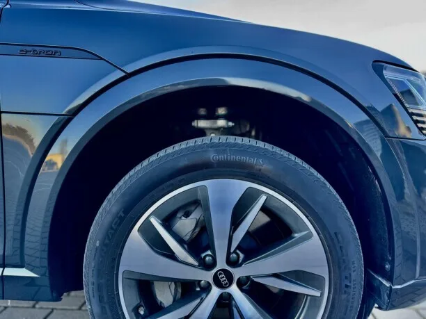 Audi Q8 e-tron 2023 — миниатюра 5