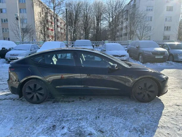 Tesla Model 3 2024 — миниатюра 2