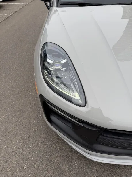Porsche Macan 2022 — миниатюра 2