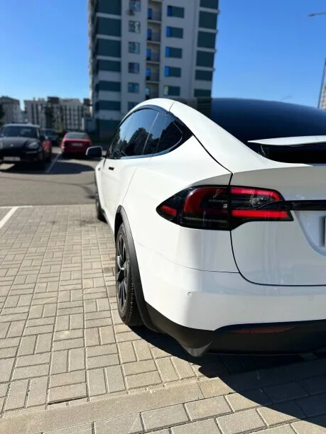 Tesla Model X 2022 — миниатюра 5