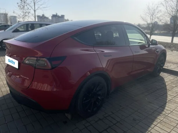 Tesla Model Y 2023 — миниатюра 2
