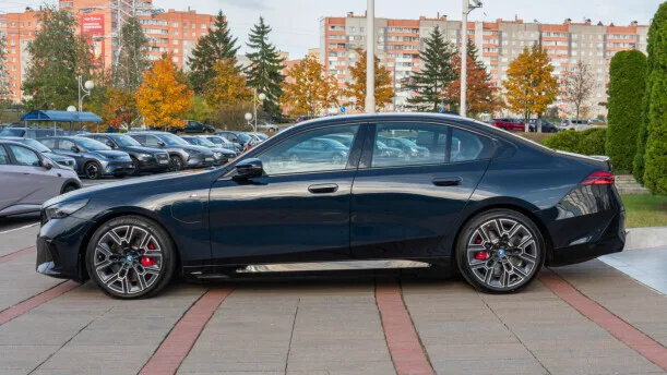 BMW i5 2024 — миниатюра 2
