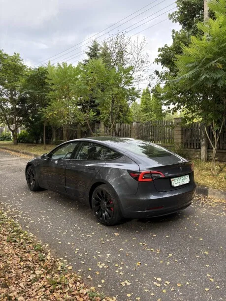 Tesla Model 3 2022 — миниатюра 3