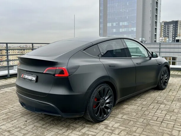 Tesla Model Y 2023 — миниатюра 2