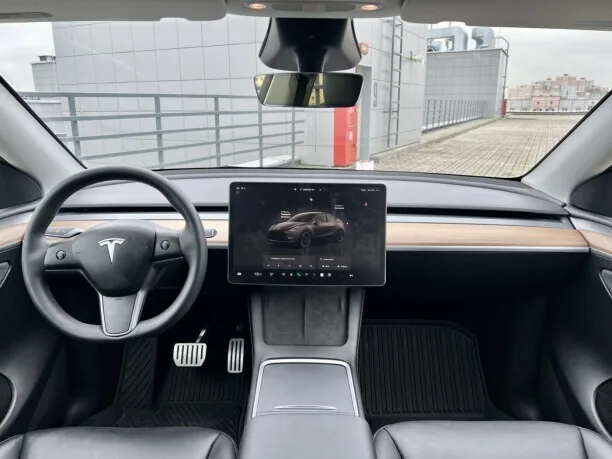 Tesla Model Y 2023 — миниатюра 3