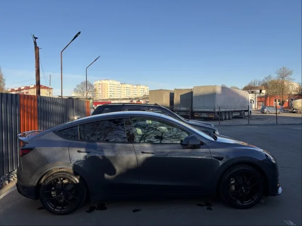 Tesla Model Y 2022 — миниатюра 2