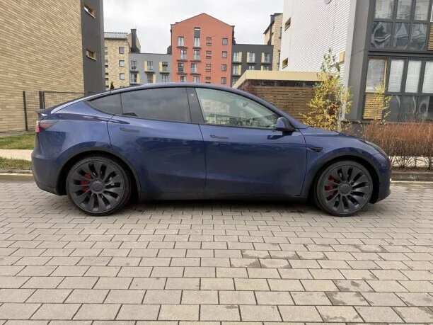 Tesla Model Y 2022 — миниатюра 4