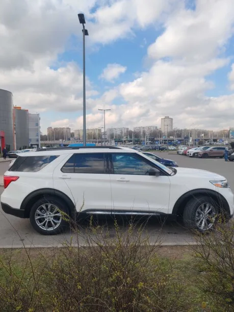 Ford Explorer 2022 — миниатюра 2