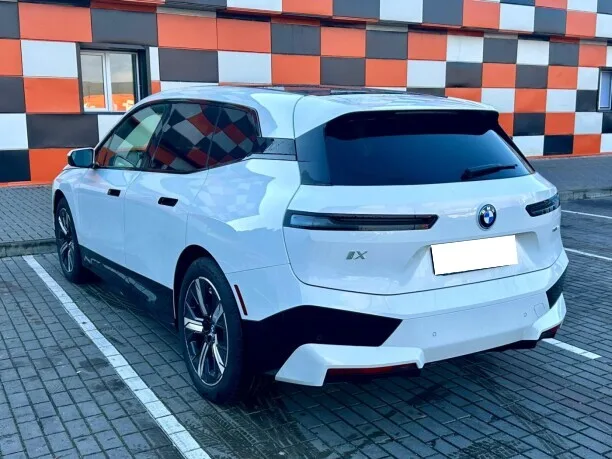BMW iX 2022 — миниатюра 2