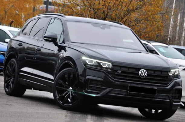 Volkswagen Touareg 2022 — фото 1, купить с доставкой в Москву