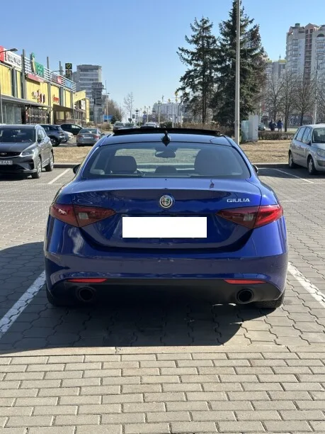 Alfa Romeo Giulia 2022 — миниатюра 3