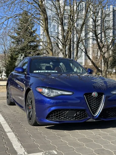Alfa Romeo Giulia 2022 — миниатюра 4