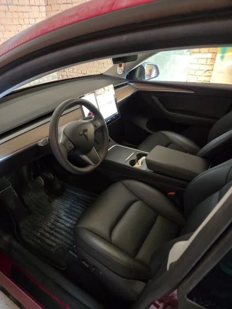 Tesla Model Y 2024 — миниатюра 2