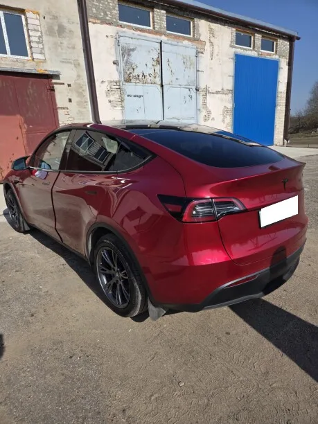 Tesla Model Y 2024 — миниатюра 3