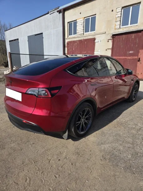 Tesla Model Y 2024 — миниатюра 4