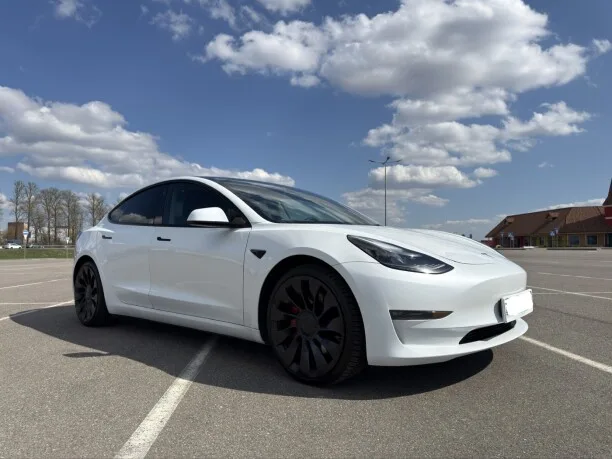 Tesla Model 3 2023 — миниатюра 2