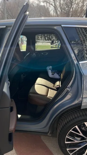 Volvo XC60 2022 — миниатюра 4