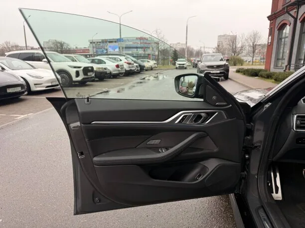 BMW i4 2022 — миниатюра 3