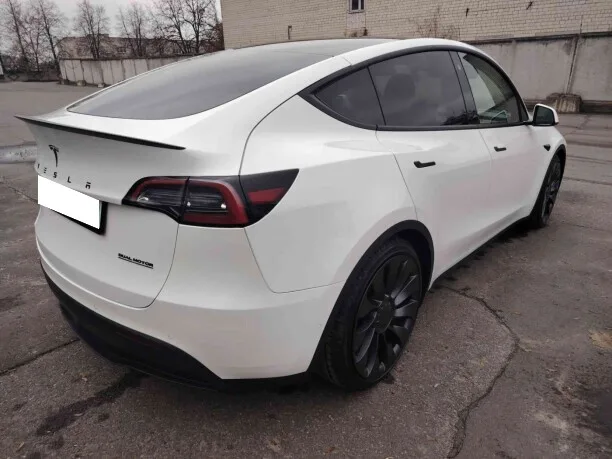 Tesla Model Y 2022 — миниатюра 2