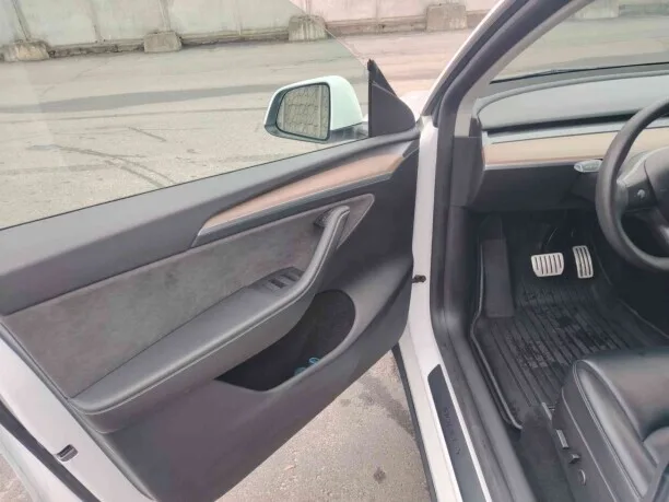Tesla Model Y 2022 — миниатюра 3