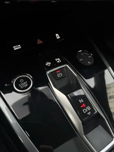 Audi Q4 e-tron 2024 — миниатюра 3