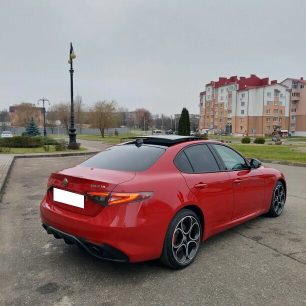 Alfa Romeo Giulia 2023 — миниатюра 4