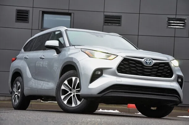 Toyota Highlander 2022 — миниатюра 2
