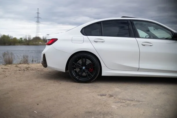 BMW 3 Series 2022 — миниатюра 4