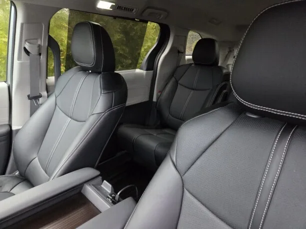 Toyota Sienna 2022 — миниатюра 3