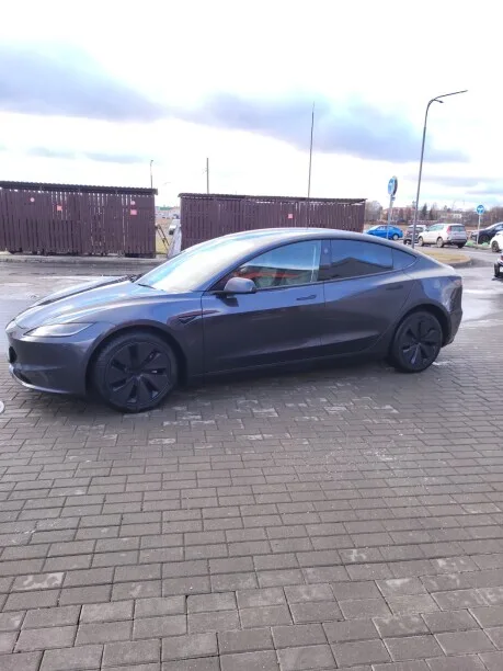 Tesla Model 3 2024 — фото 1, купить с доставкой в Москву